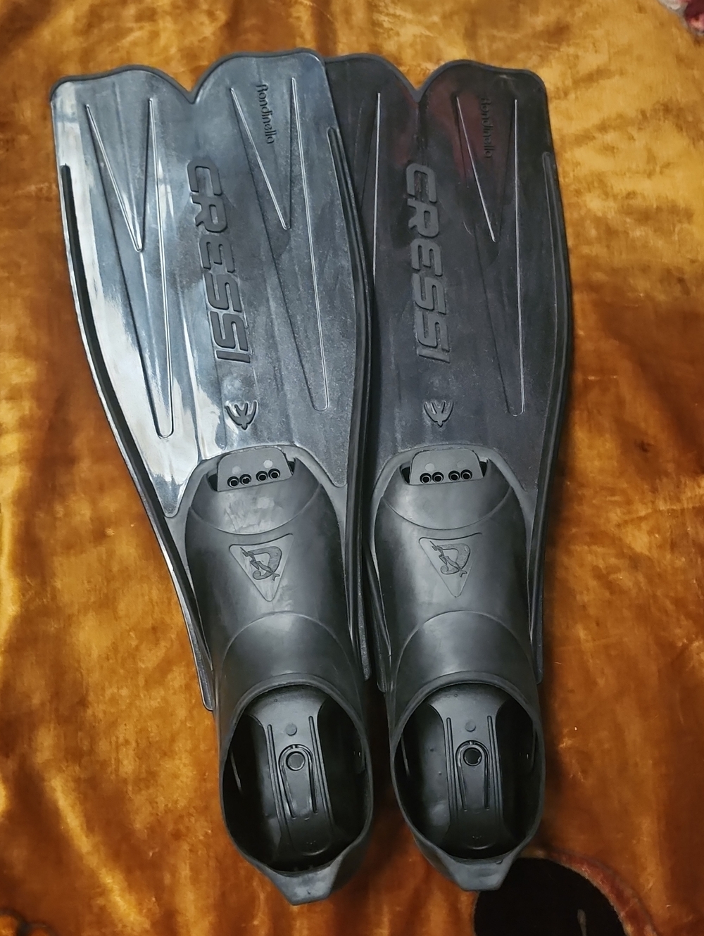 NWOT Cressi Black Full Foot Dive Fins